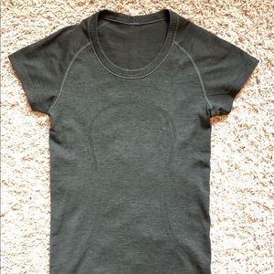 Lululemon swiftly tech short sleeve shirt size 4